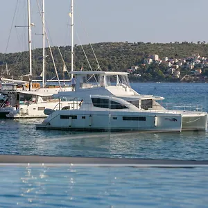 https://apartments-sea.splithotels.org