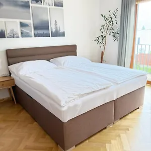 Apartment Familyvilla, New 4 Luxury Big Apartments, Parking, Prag