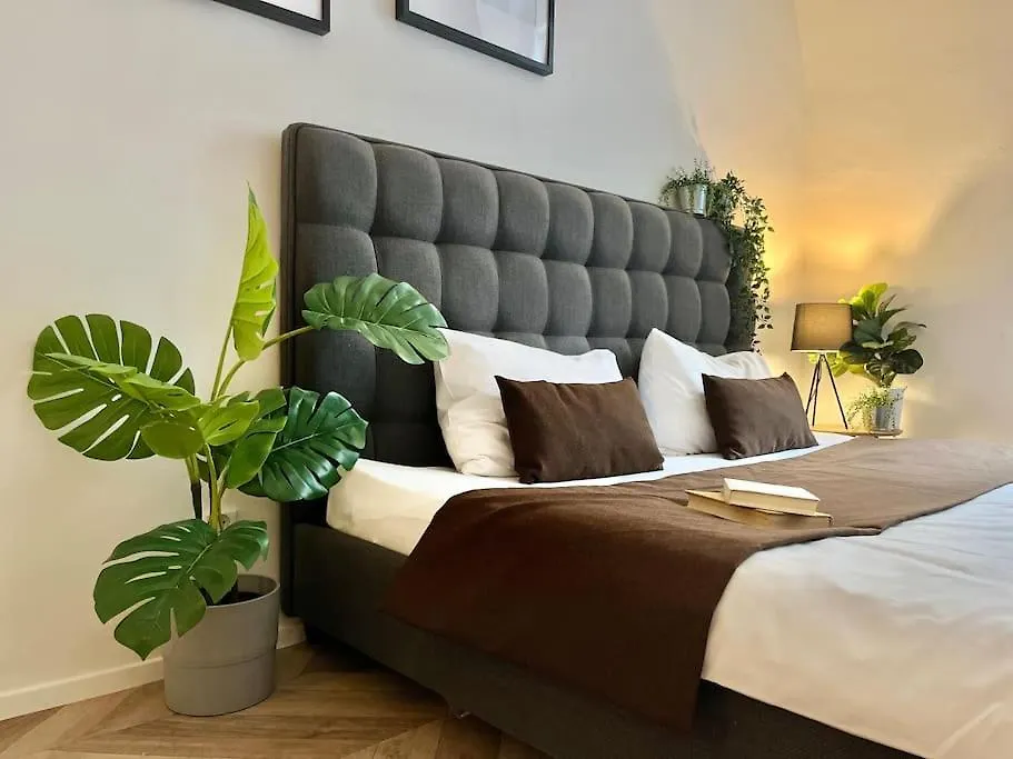 Beautiful New Town Apartment Prag